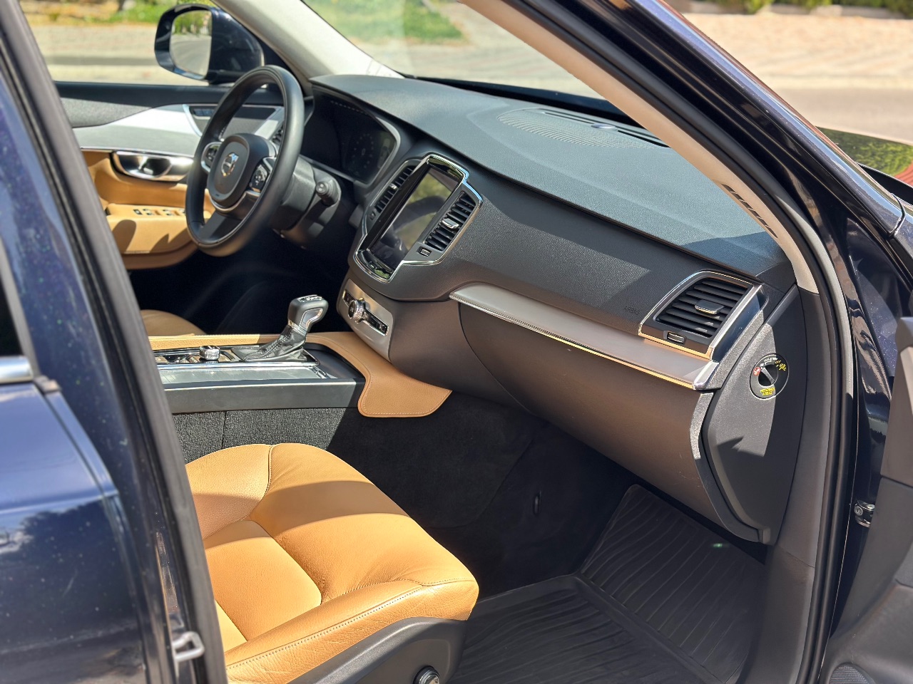 Volvo XC90 - фото 16