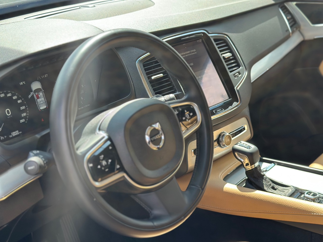 Volvo XC90 - фото 12