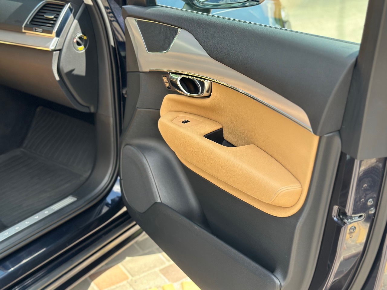 Volvo XC90 - фото 17