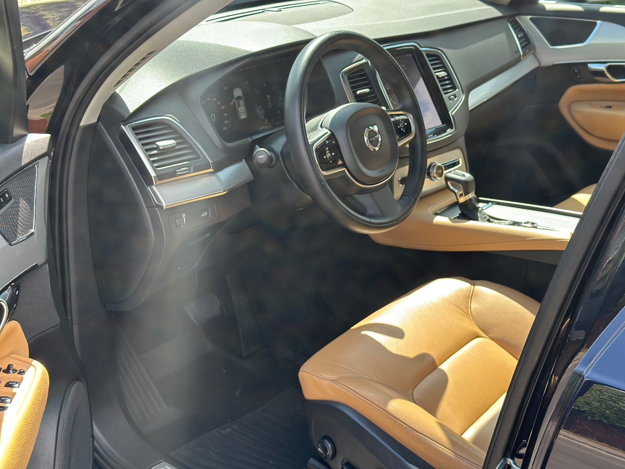 Volvo XC90 - фото 9