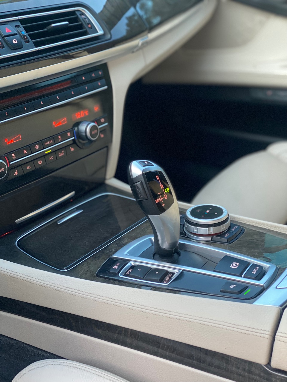 BMW 7 серії - фото 32