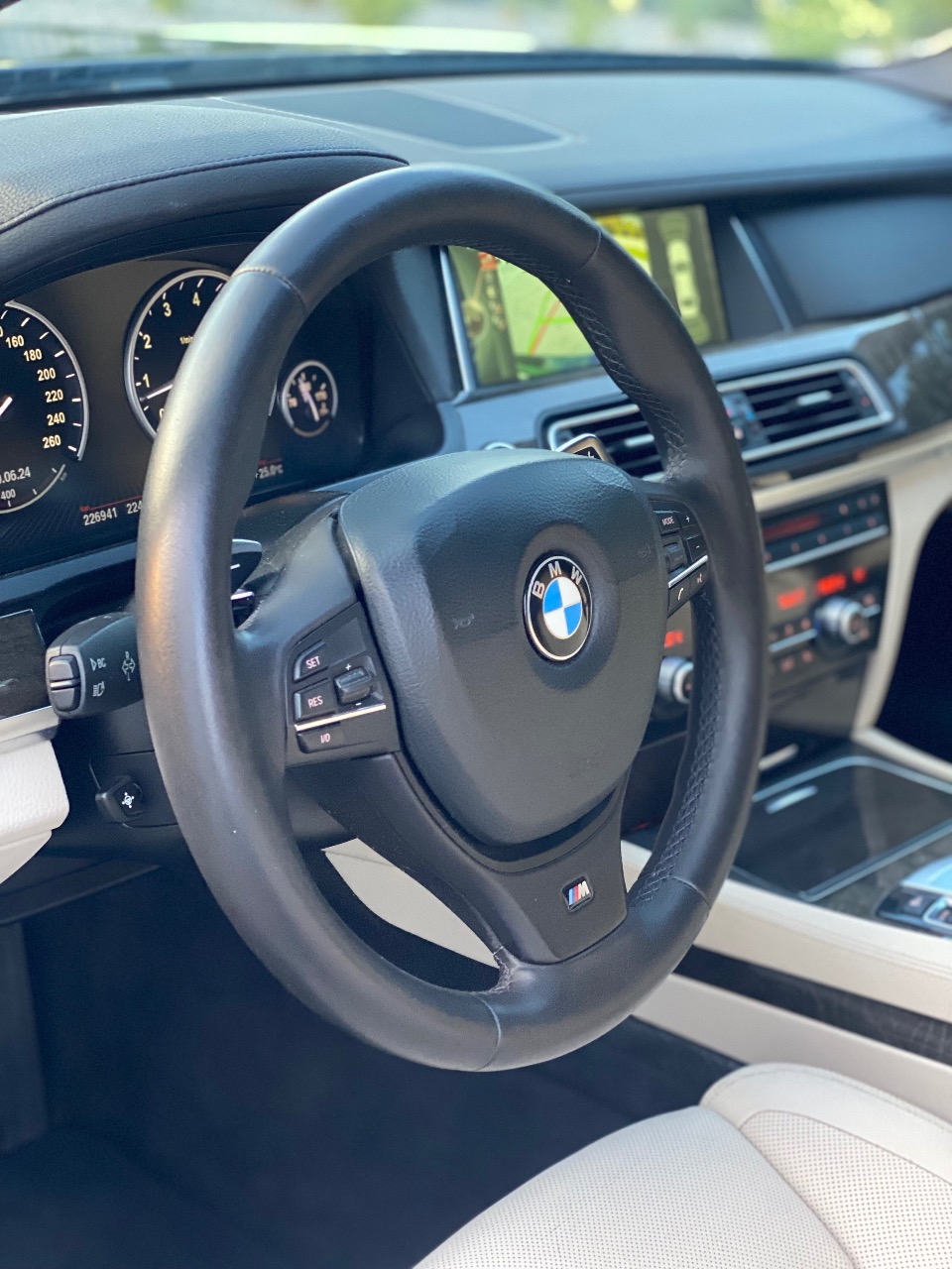 BMW 7 серії - фото 41