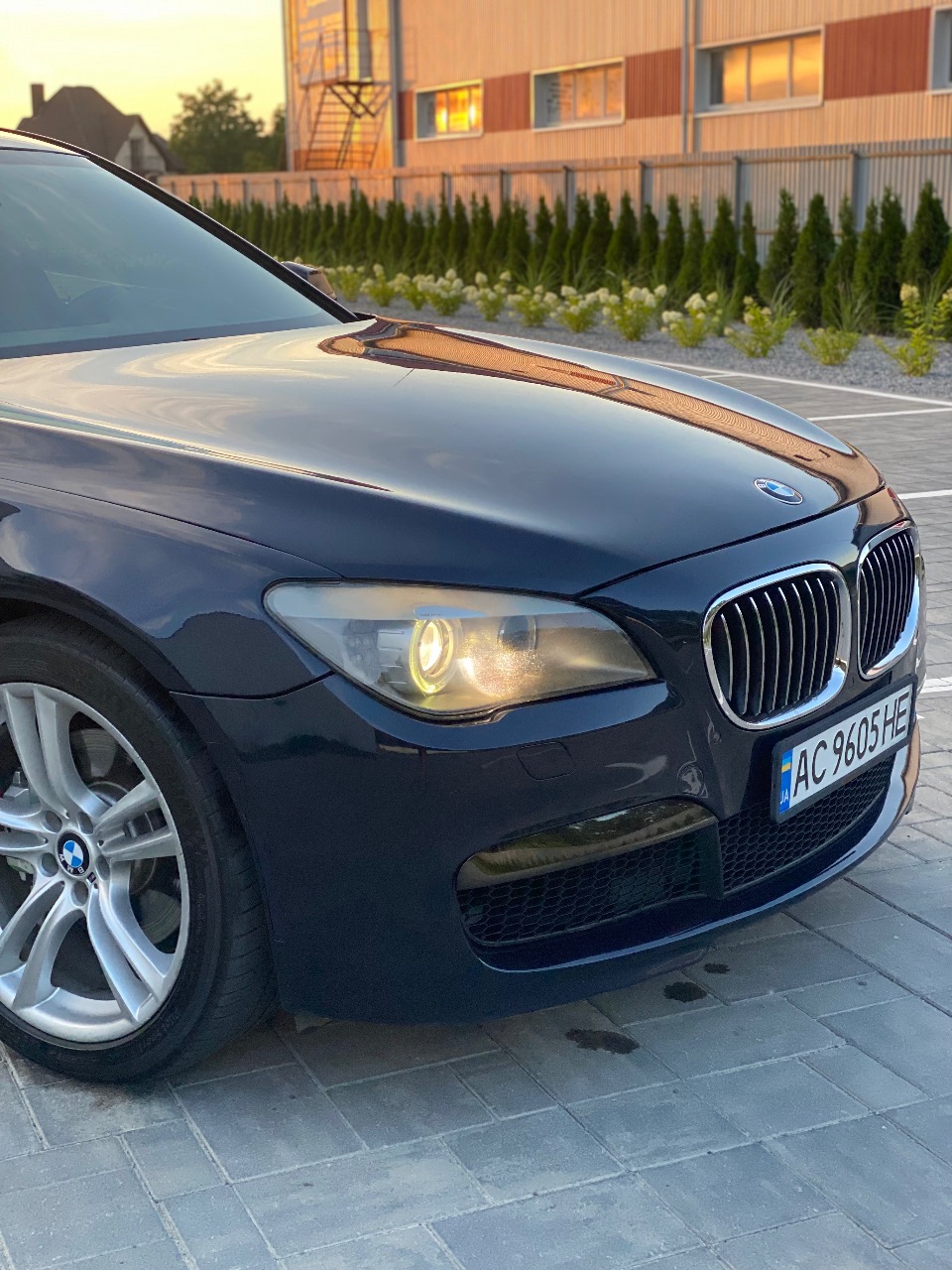 BMW 7 серії - фото 1