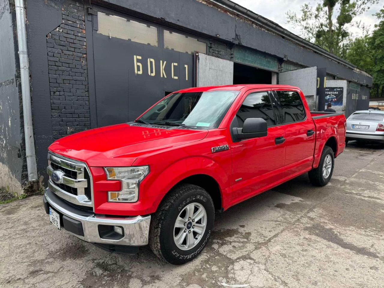 Ford F-150 - фото 1