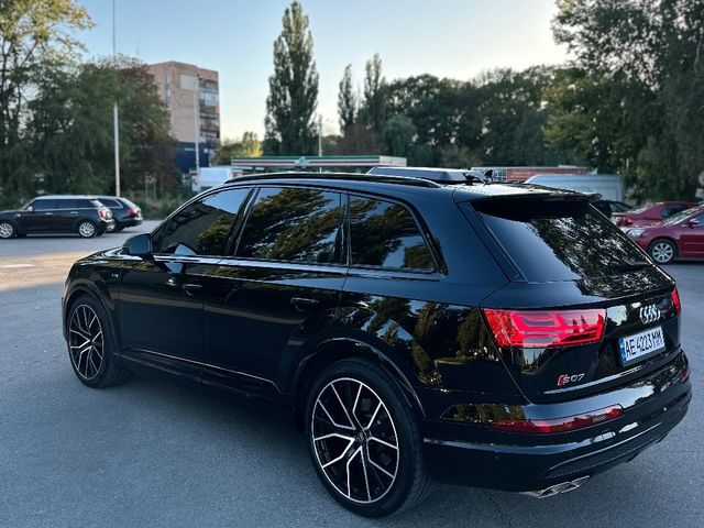 Audi SQ7 - фото 5