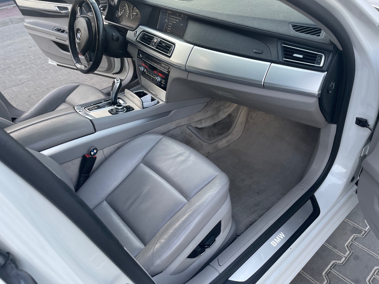 BMW 7 серії - фото 9