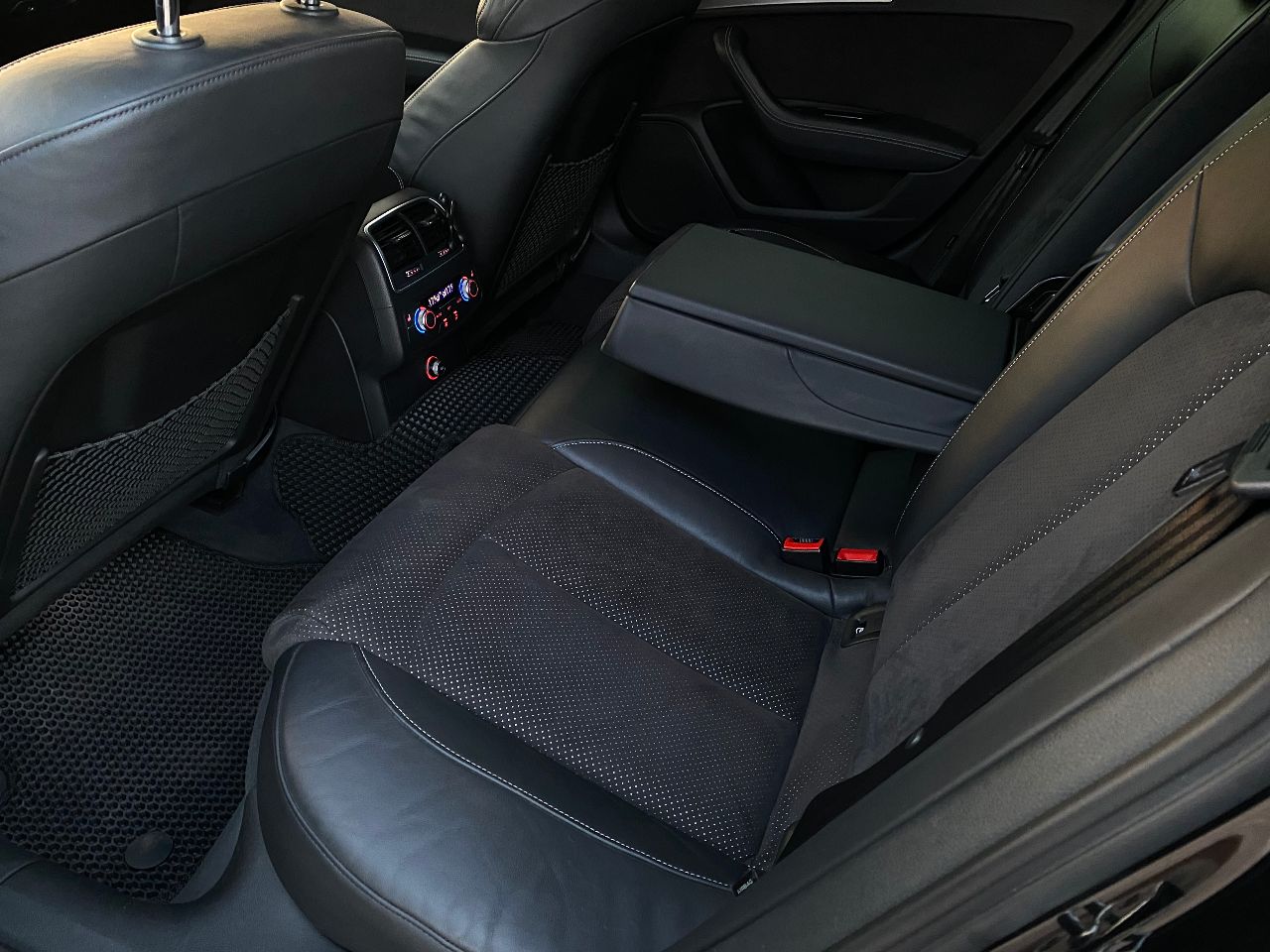 Audi A6 - фото 21