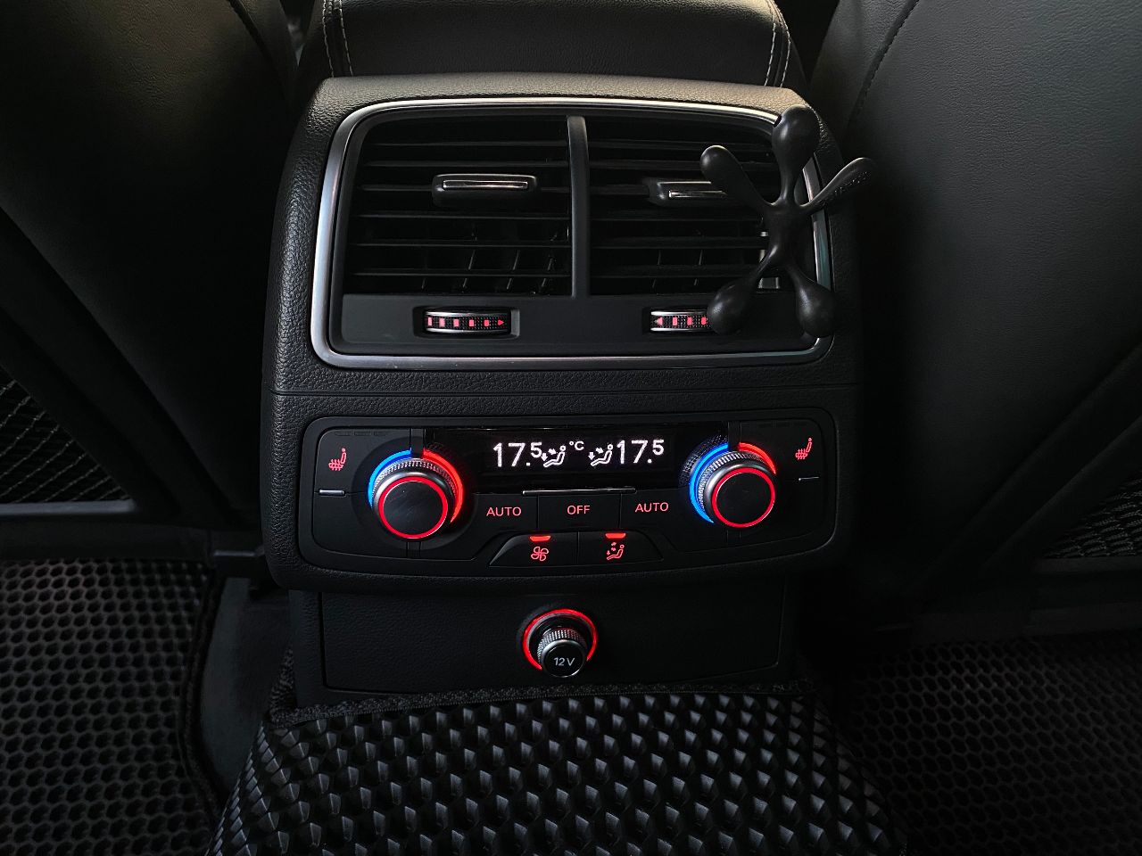 Audi A6 - фото 22