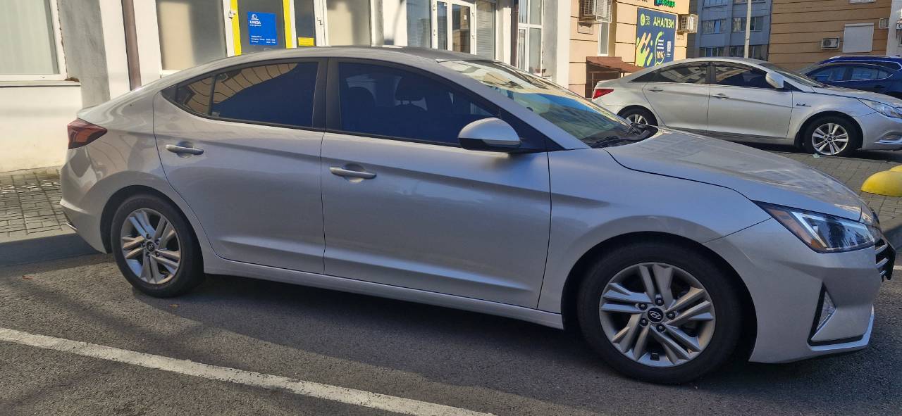 Hyundai Elantra - фото 3