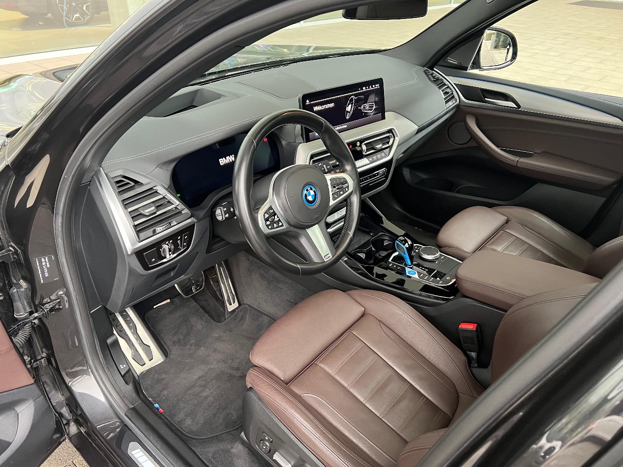 BMW iX3 - фото 5