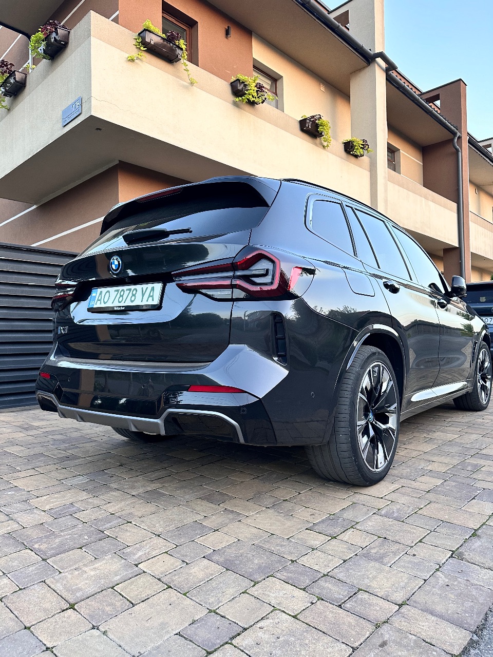 BMW iX3 - фото 2