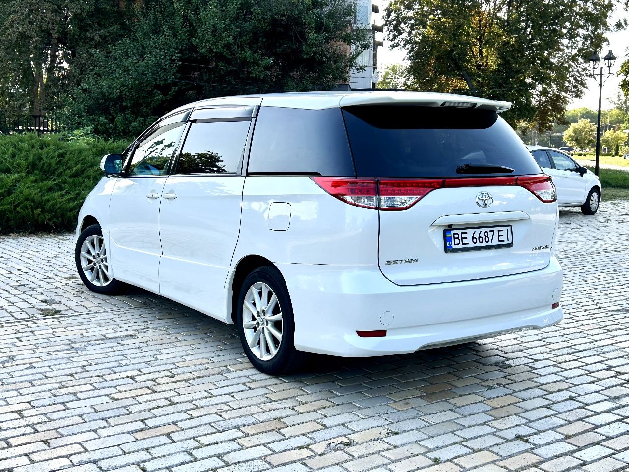 Toyota Estima - фото 11