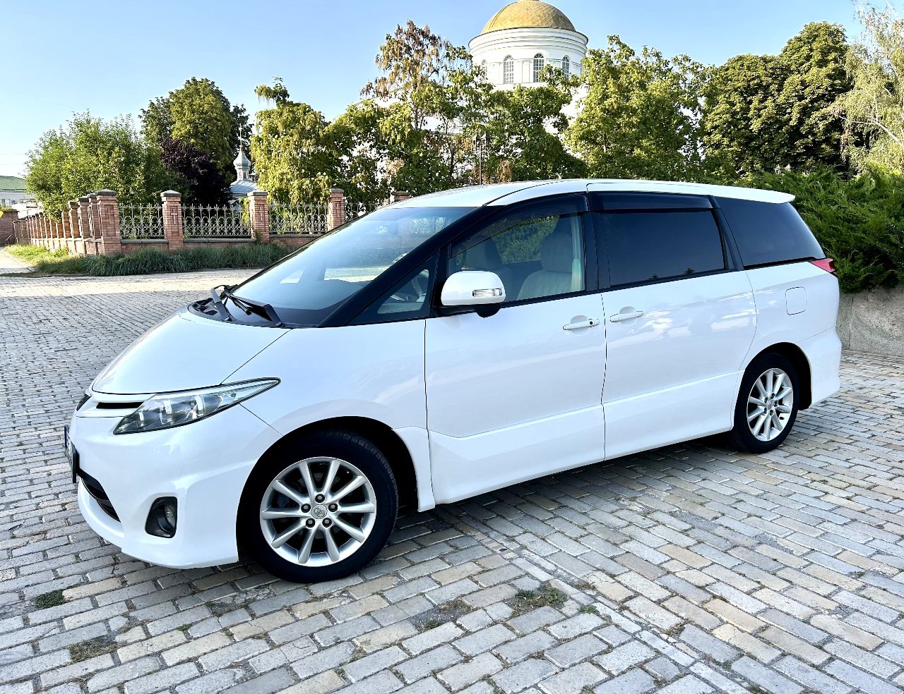 Toyota Estima - фото 18