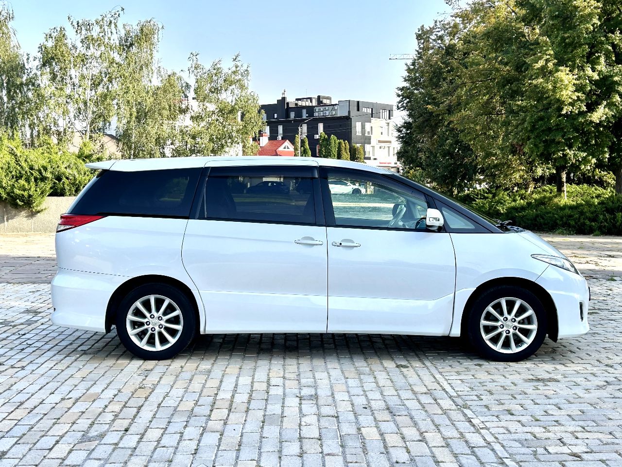 Toyota Estima - фото 14