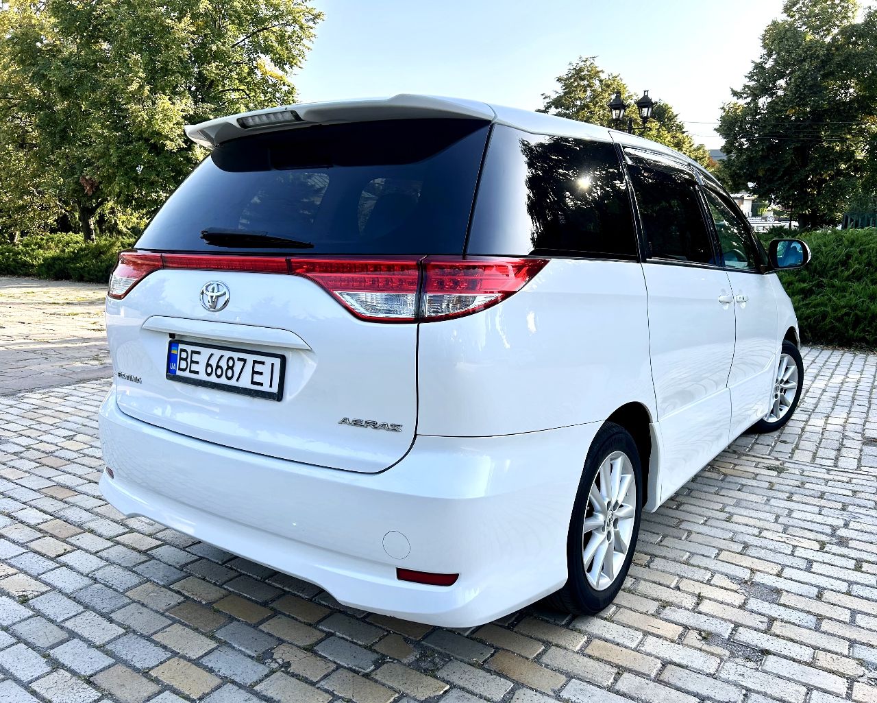 Toyota Estima - фото 4