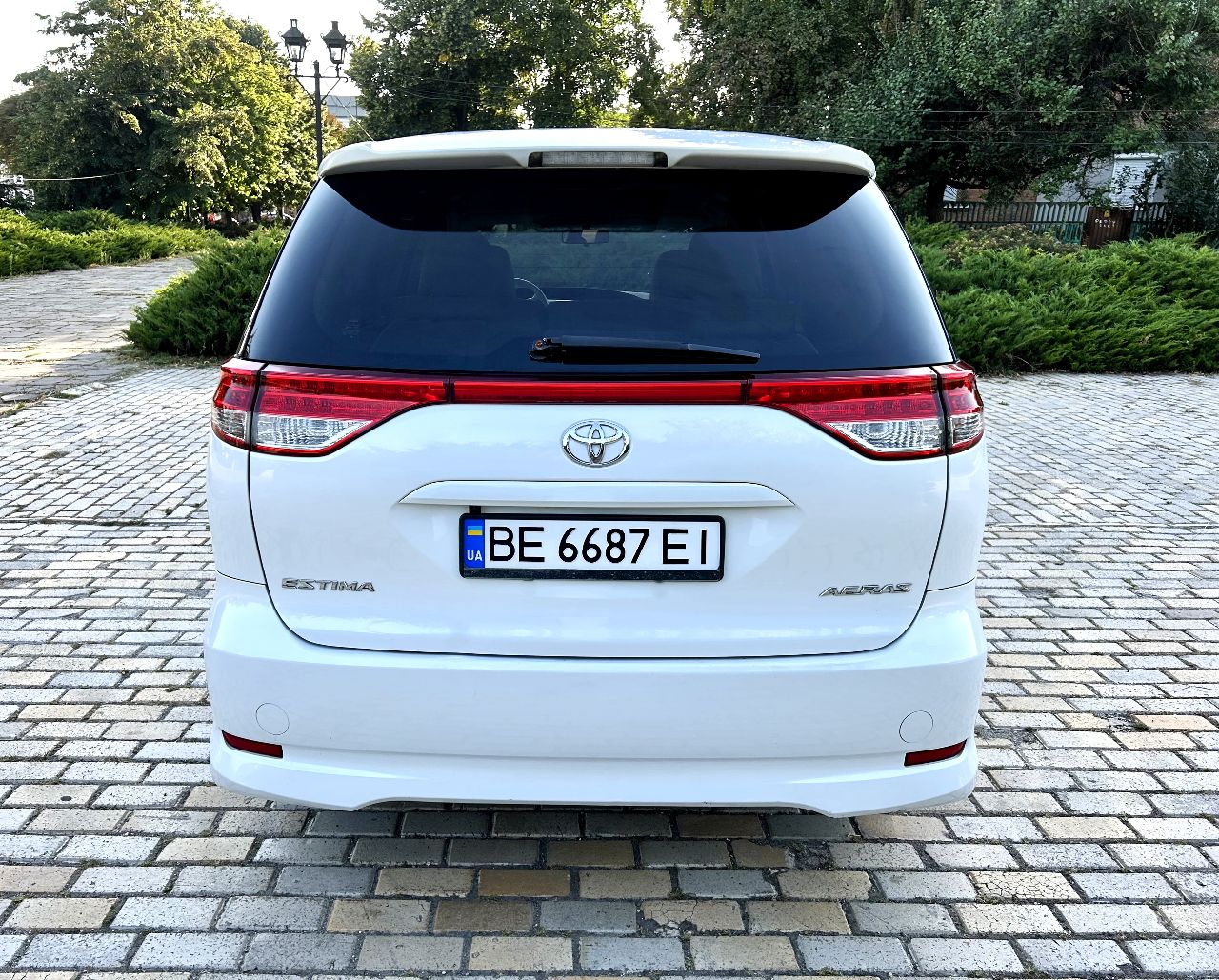 Toyota Estima - фото 6