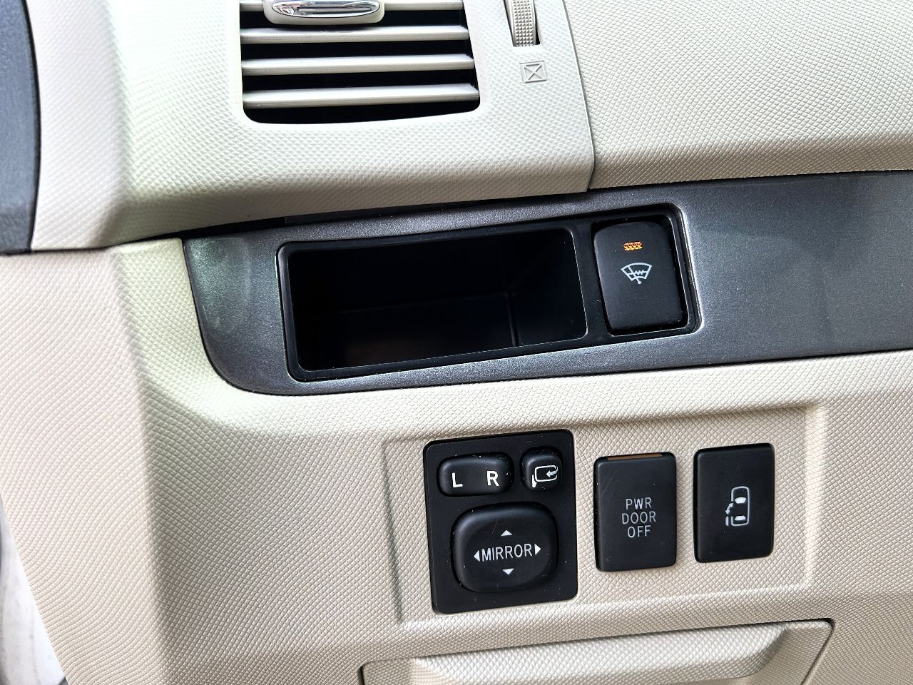 Toyota Estima - фото 36