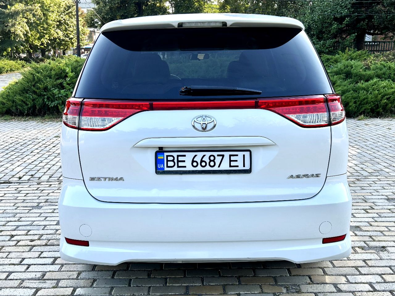 Toyota Estima - фото 12