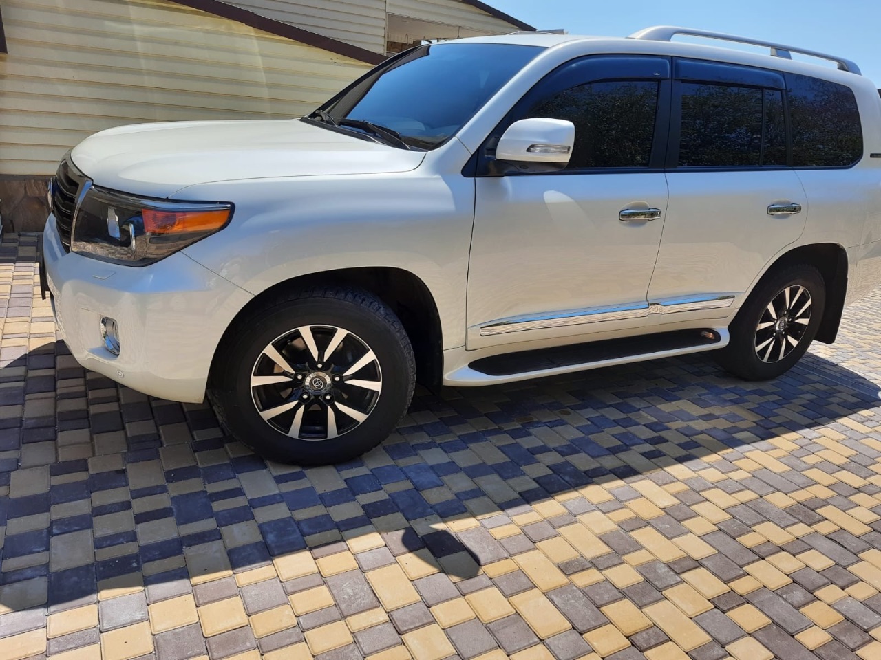 Toyota Land Cruiser - фото 1