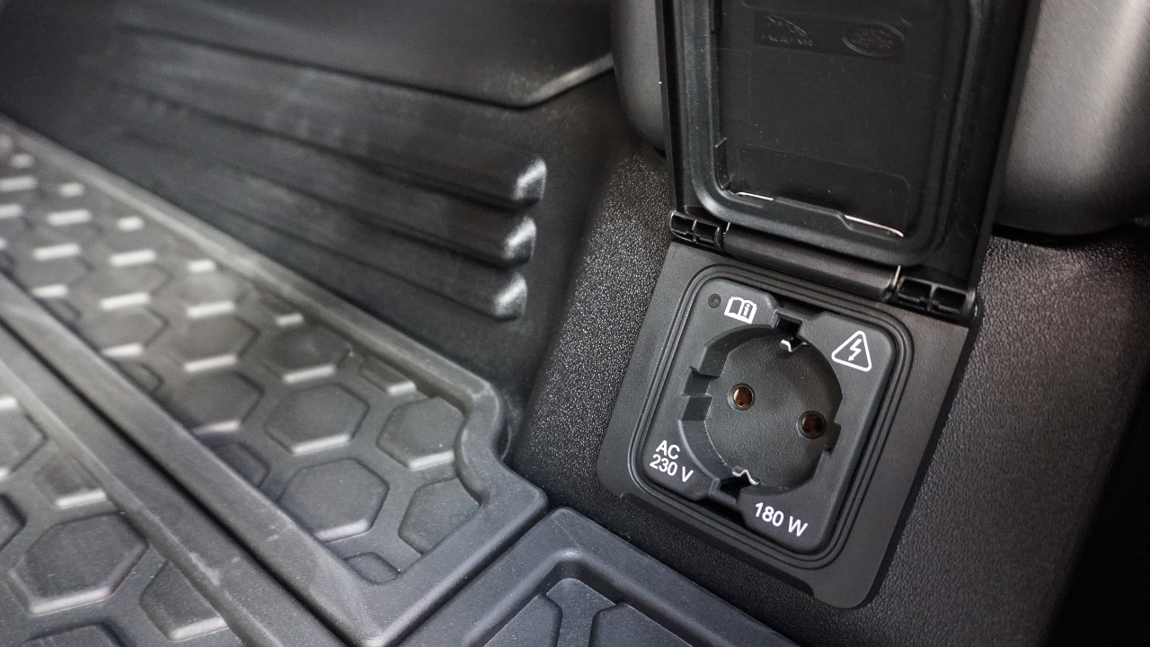 Land Rover Defender - фото 10