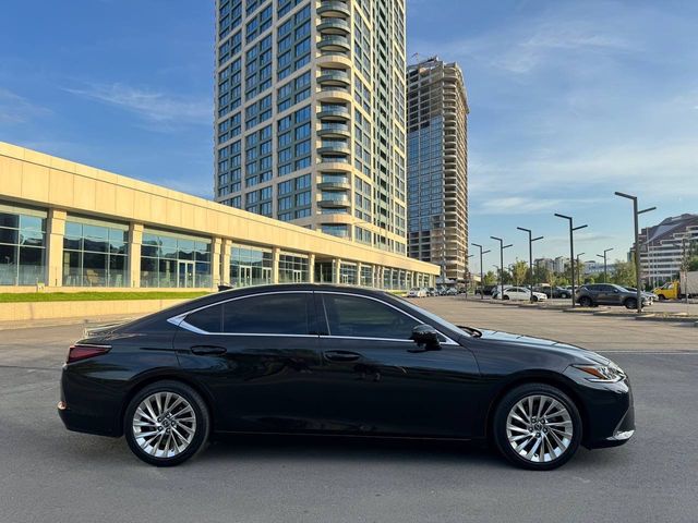 Lexus ES - фото 1