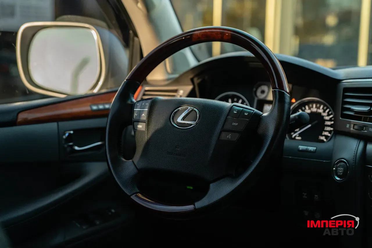 Lexus LX - фото 25