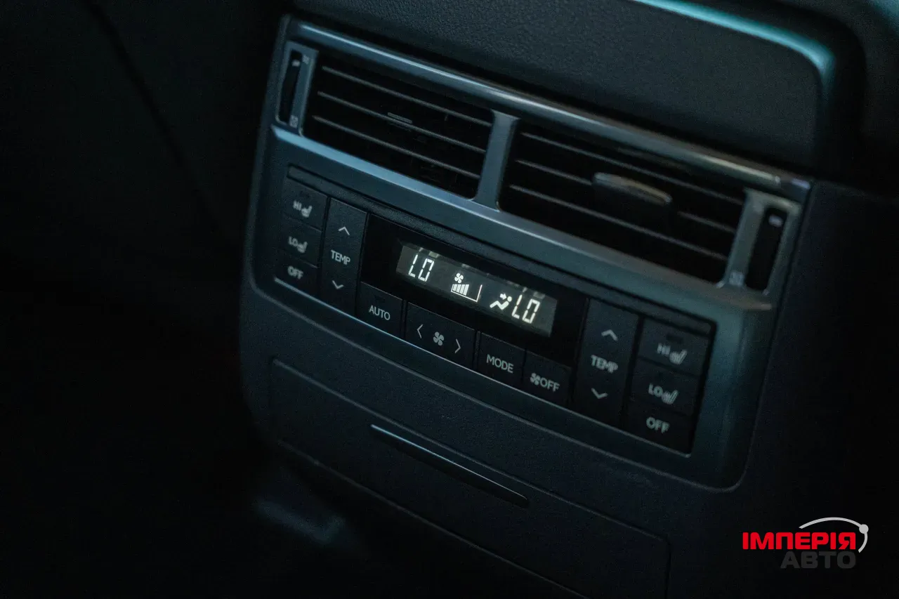 Lexus LX - фото 40