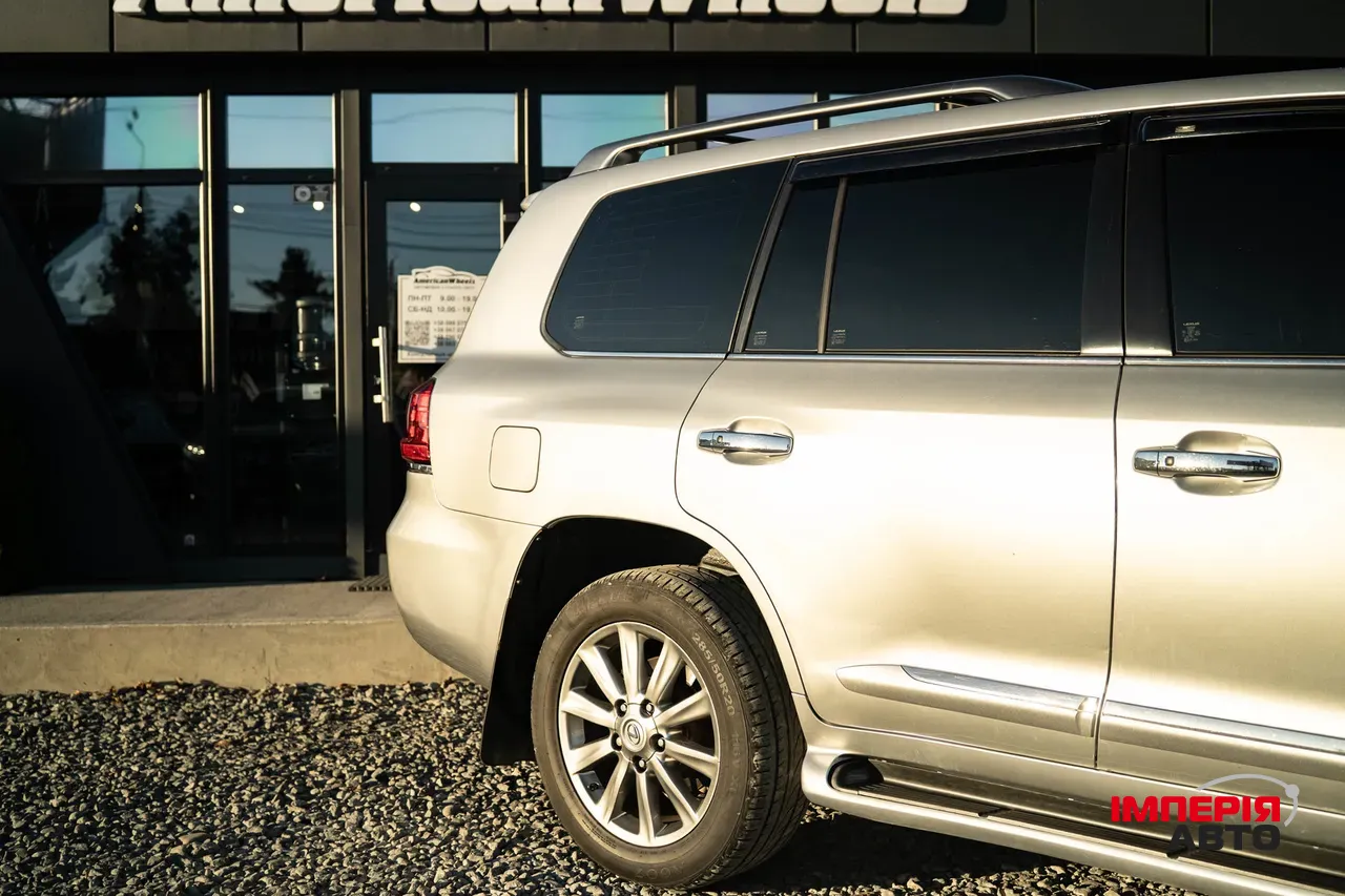 Lexus LX - фото 9