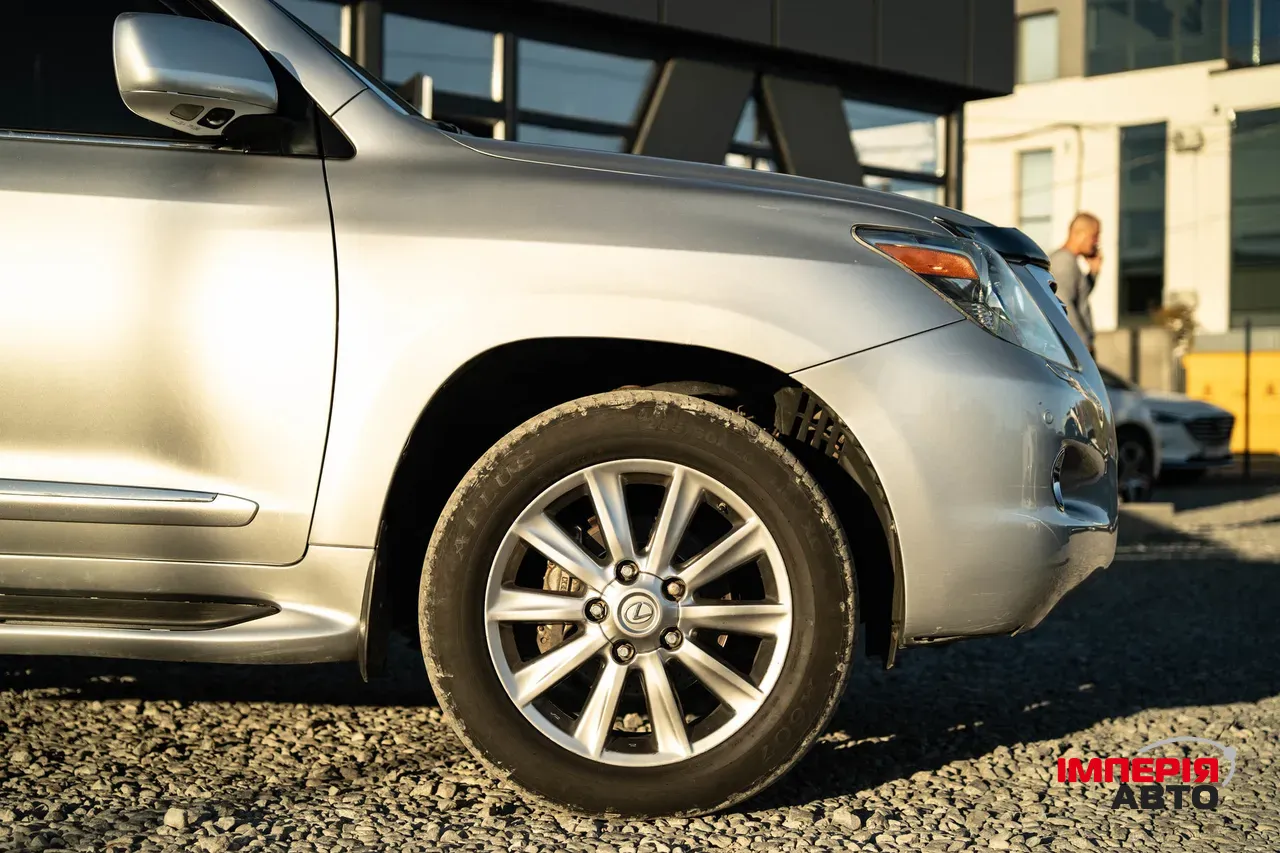 Lexus LX - фото 12