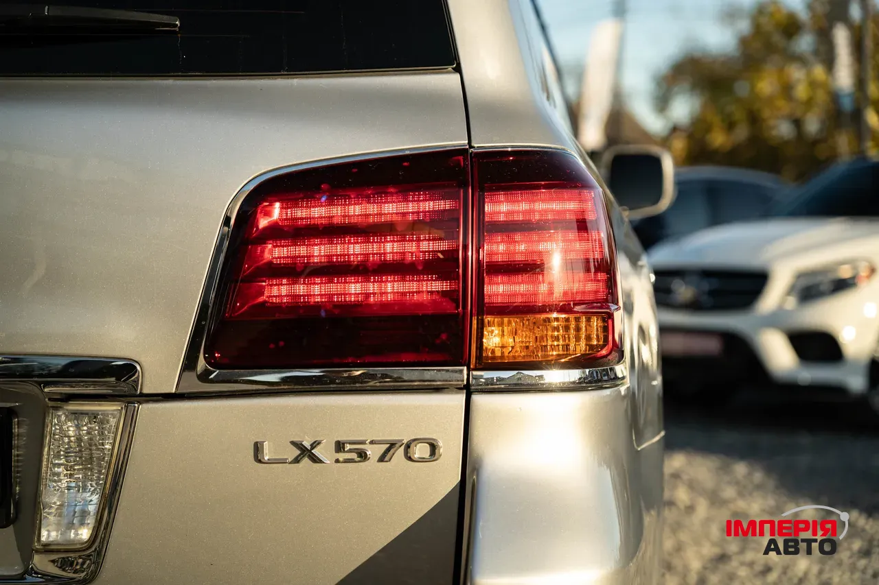 Lexus LX - фото 8