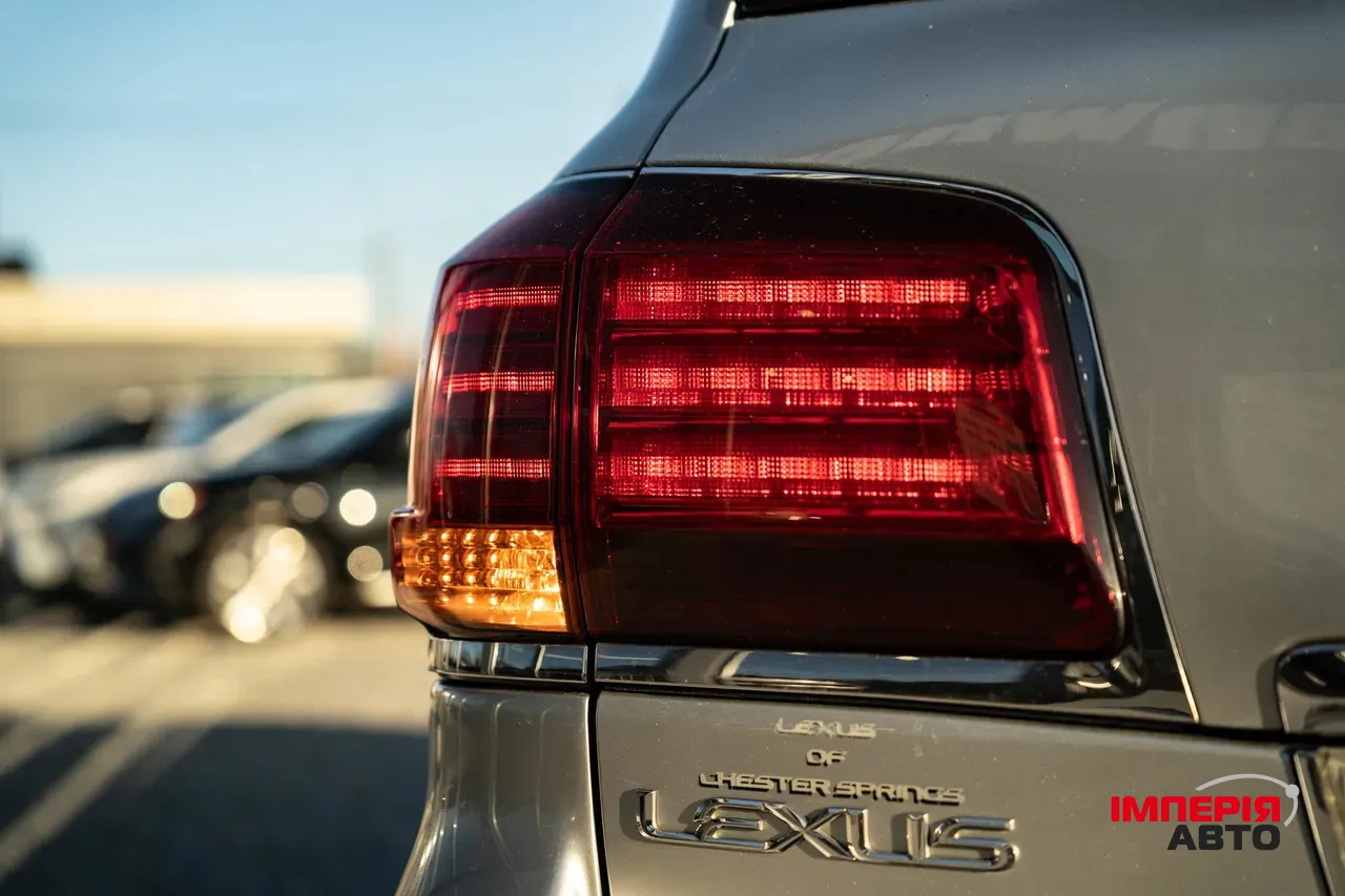 Lexus LX - фото 7