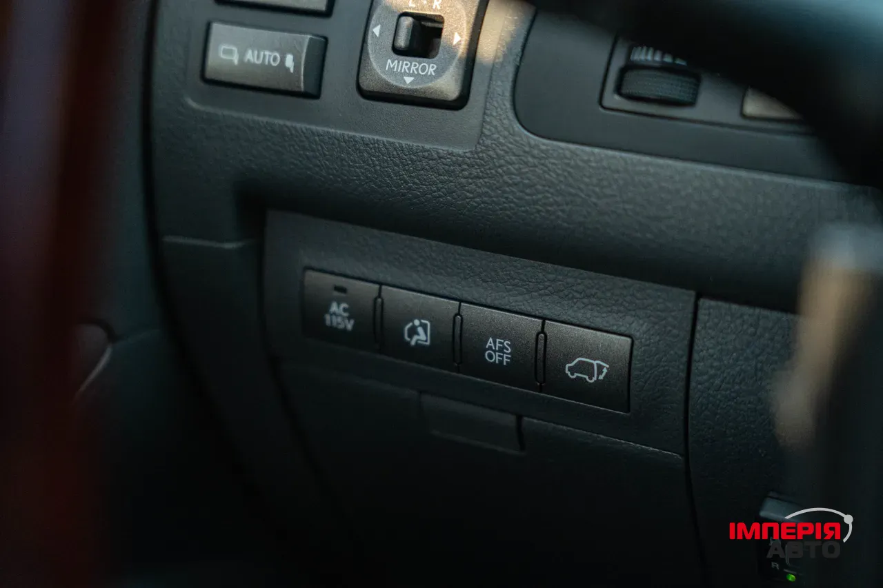 Lexus LX - фото 21