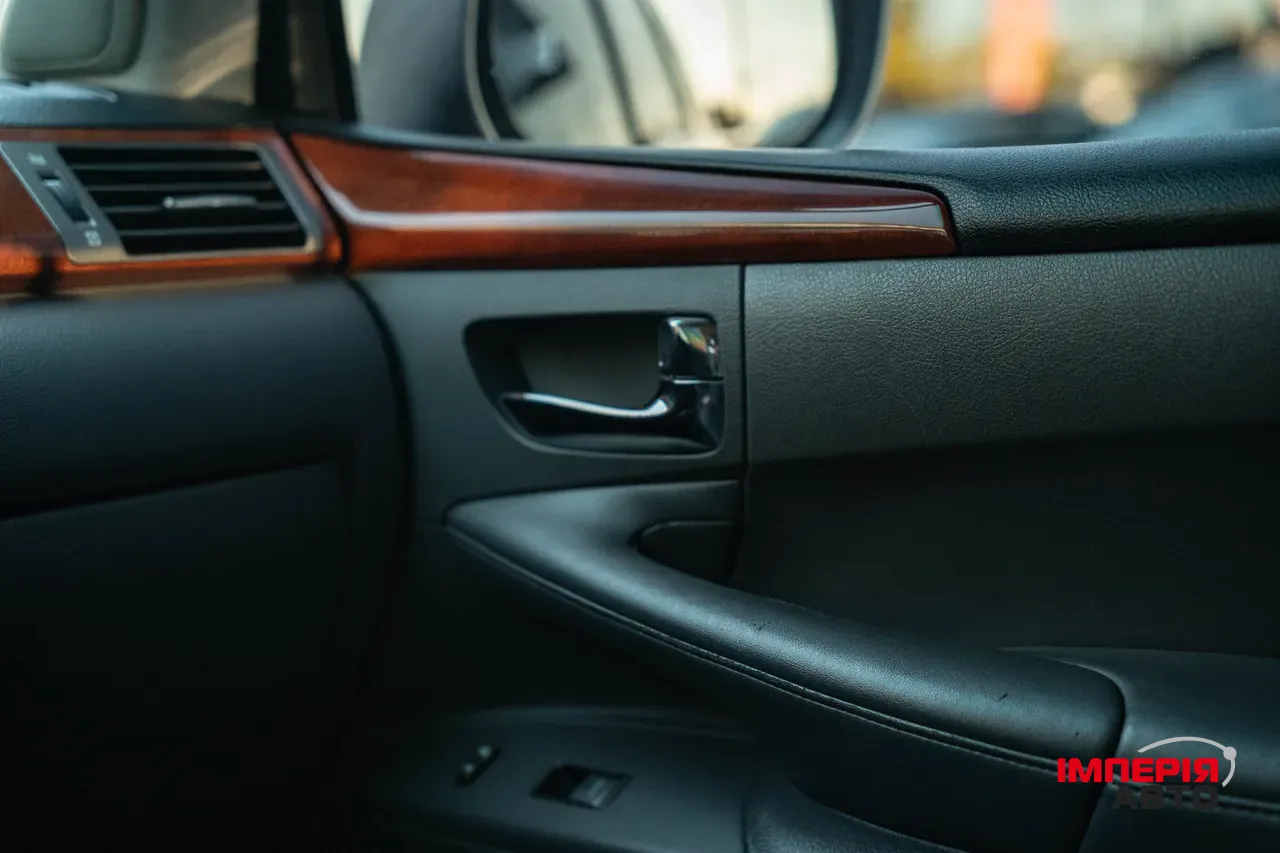 Lexus LX - фото 36