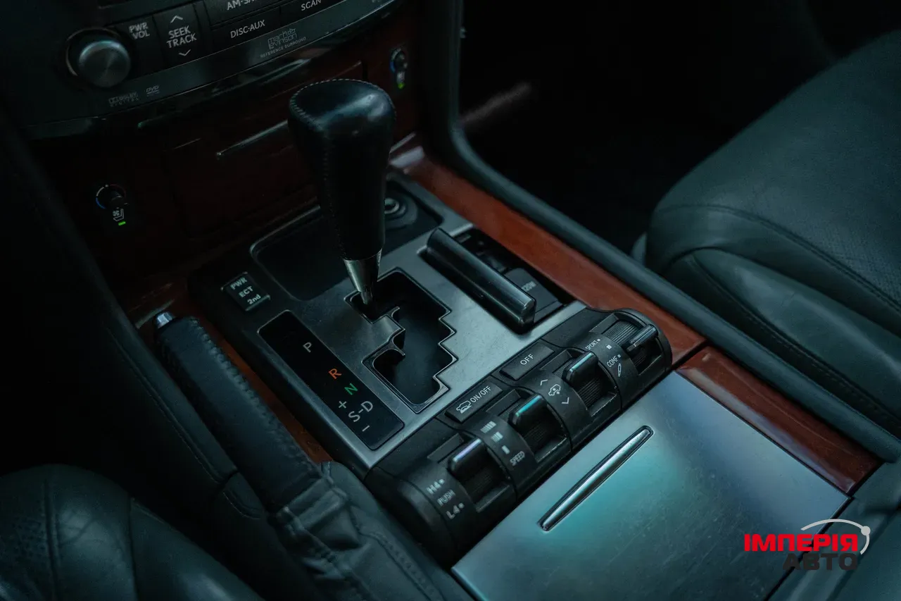 Lexus LX - фото 35