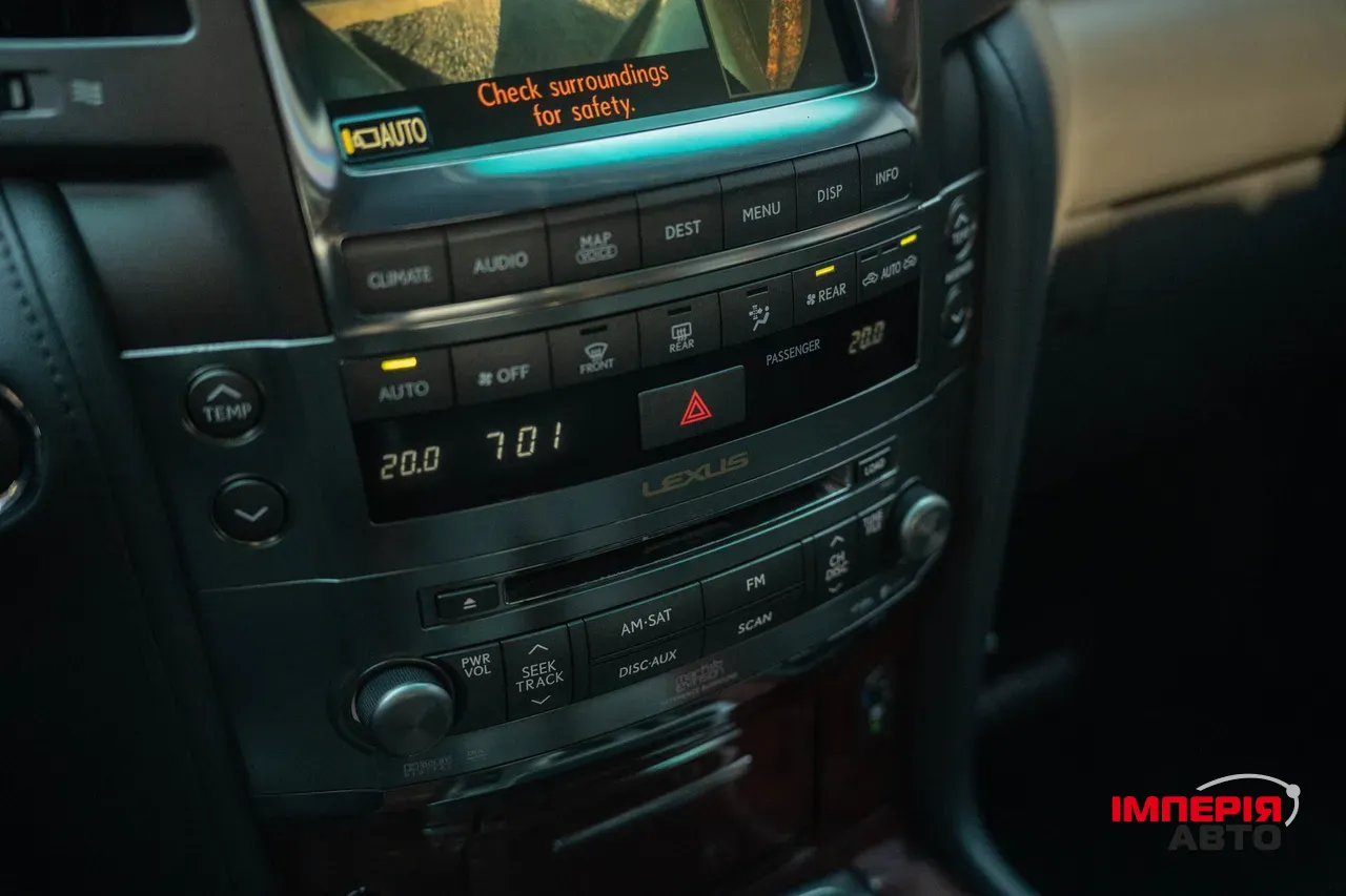 Lexus LX - фото 34