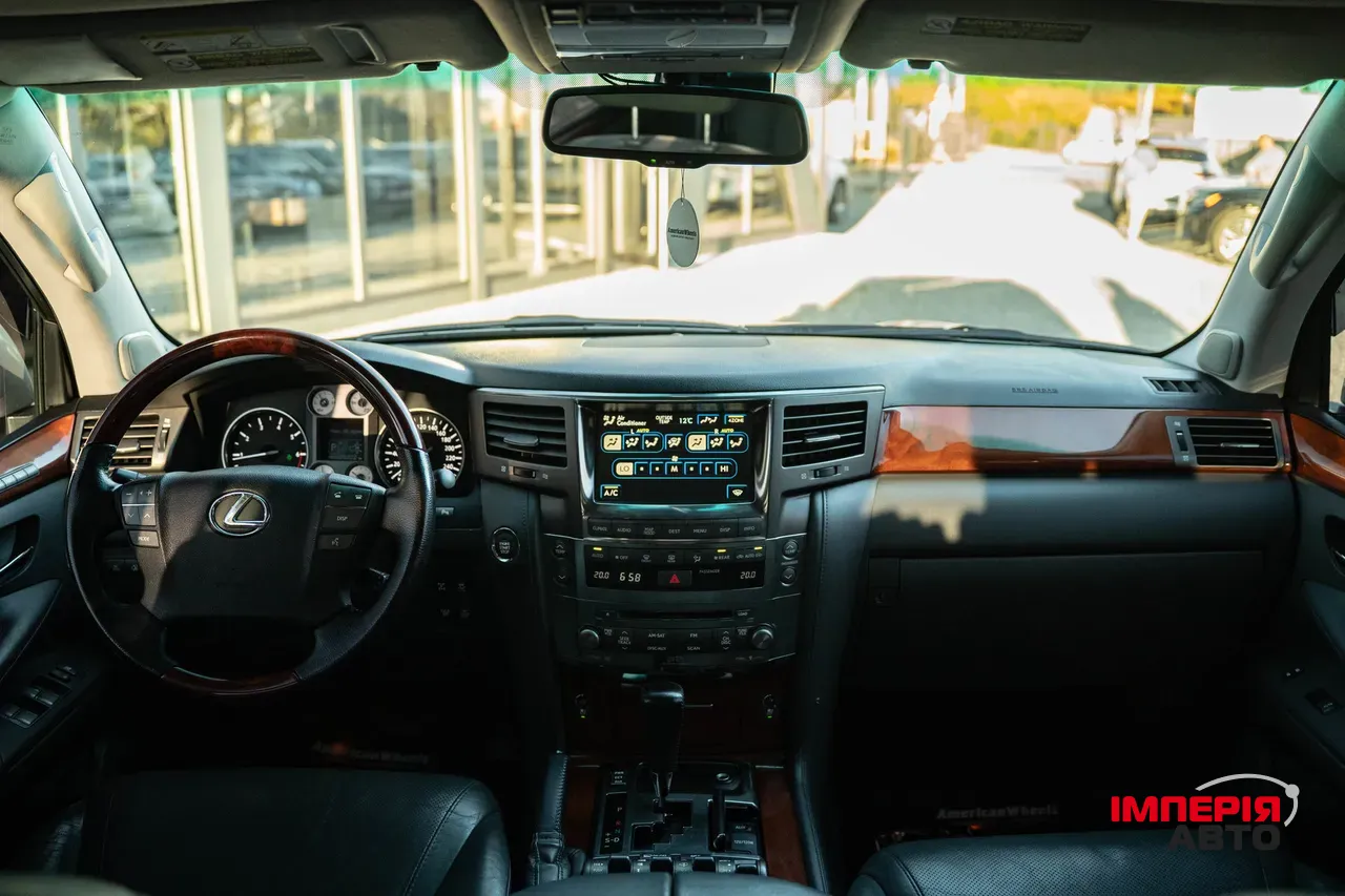 Lexus LX - фото 24