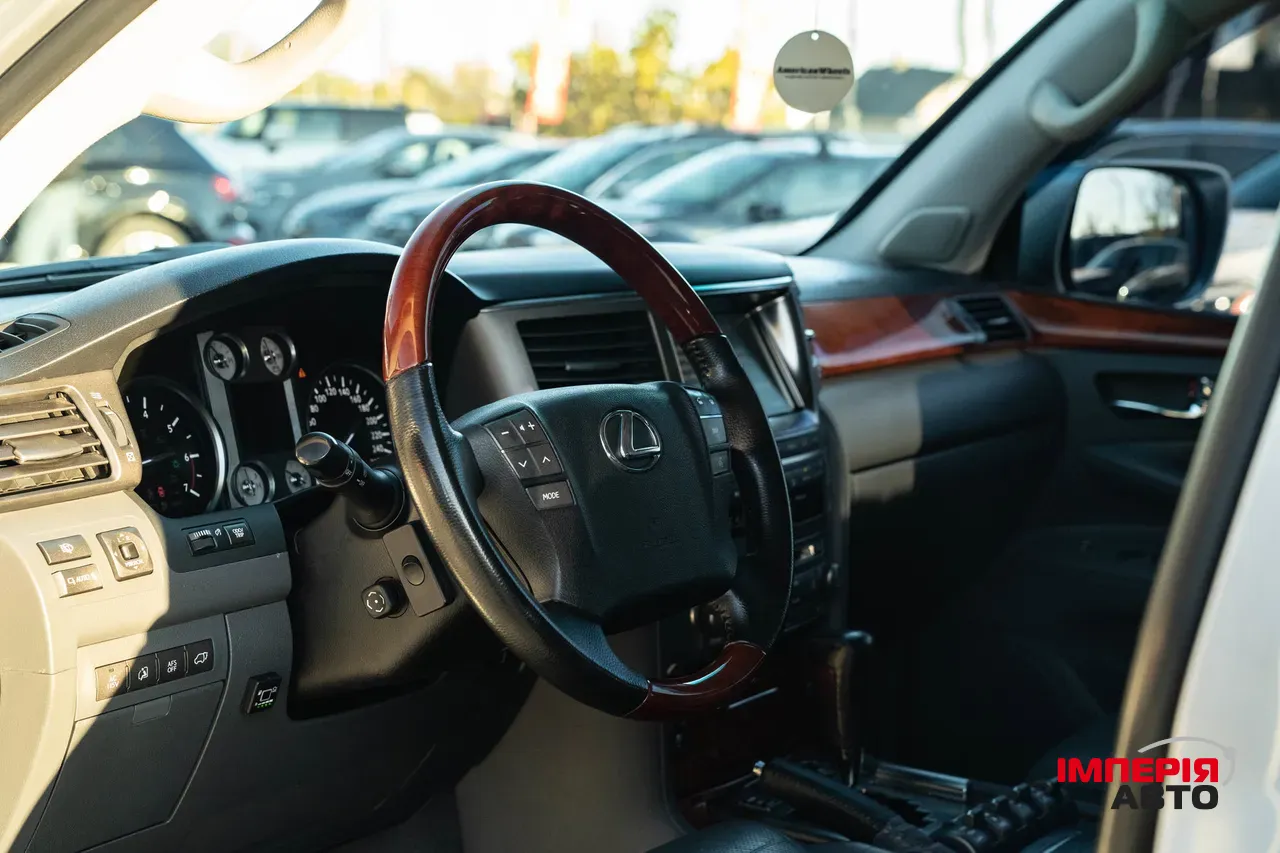 Lexus LX - фото 23