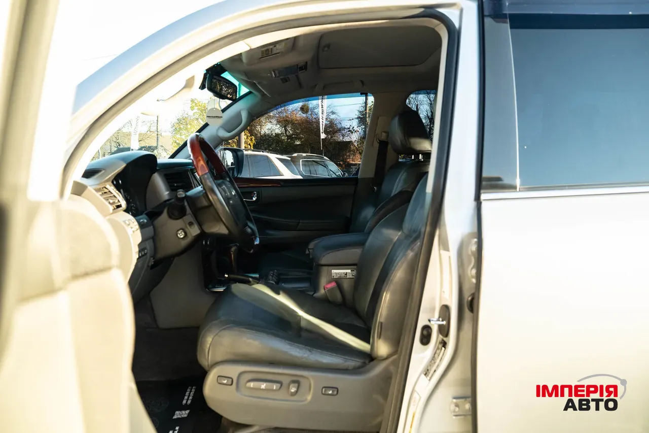 Lexus LX - фото 17