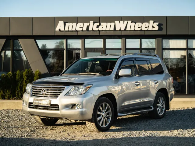 Lexus LX - фото 1