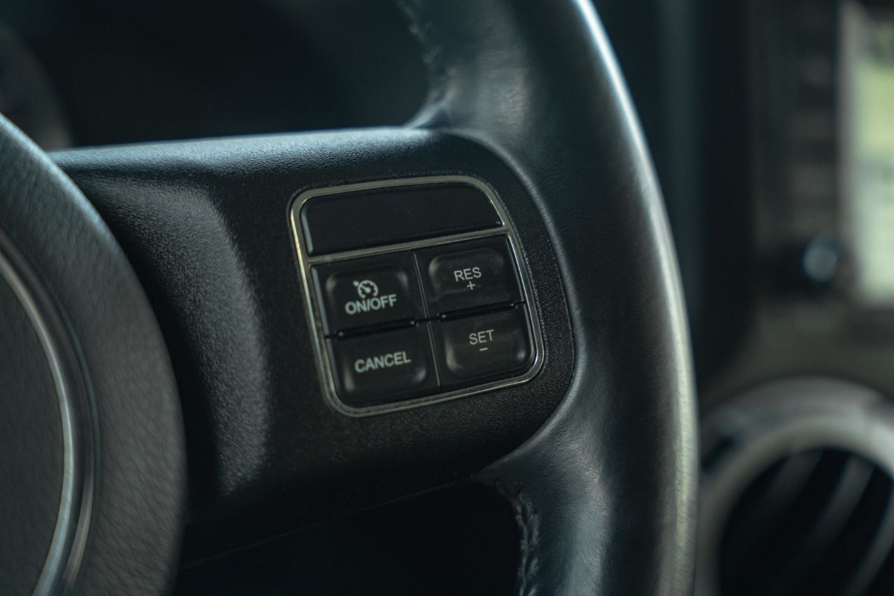 Jeep Wrangler - фото 34