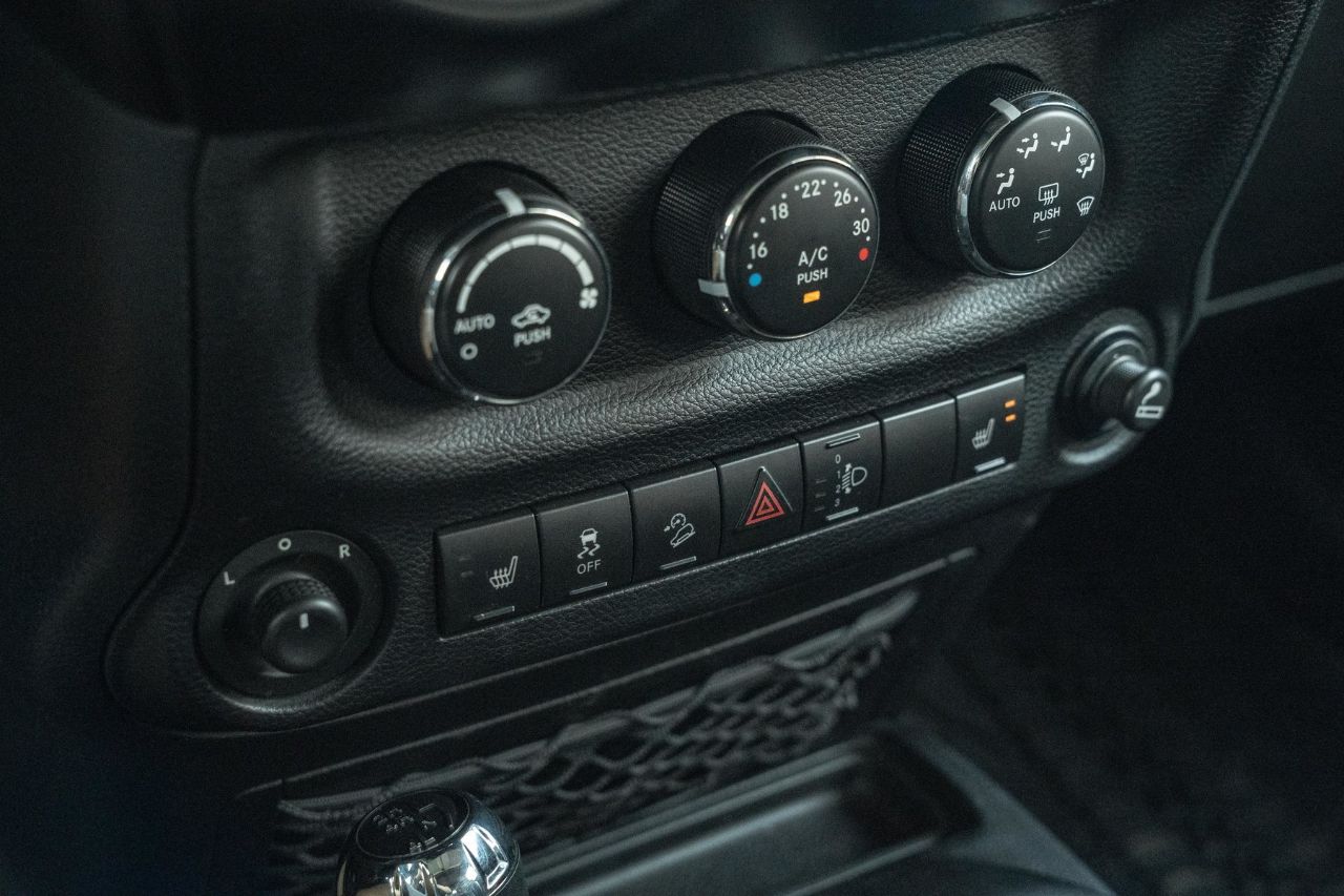 Jeep Wrangler - фото 38