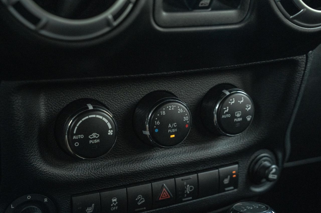 Jeep Wrangler - фото 37