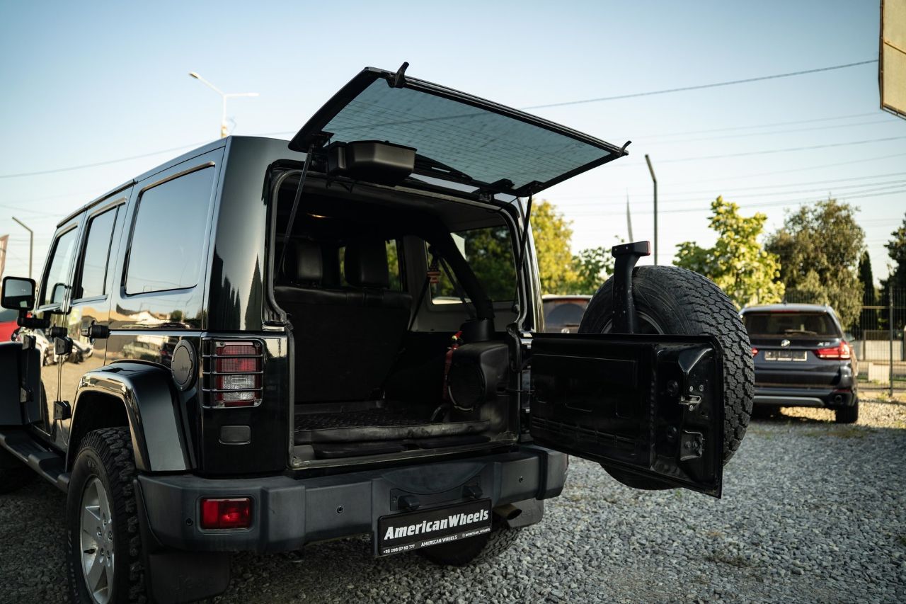 Jeep Wrangler - фото 12