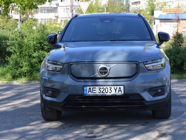 Volvo XC40 - фото 3