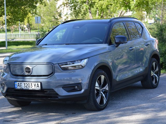 Volvo XC40 - фото 1