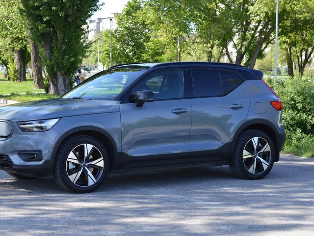 Volvo XC40 - фото 2