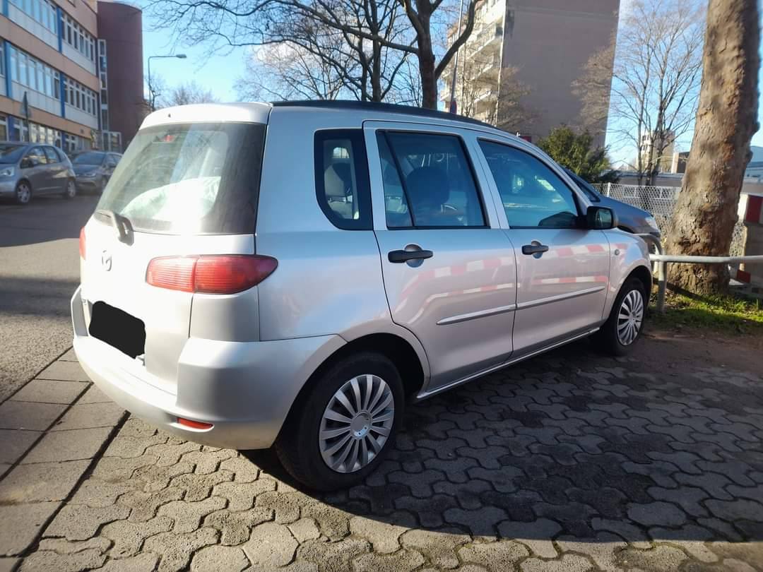 Mazda 2 - фото 4