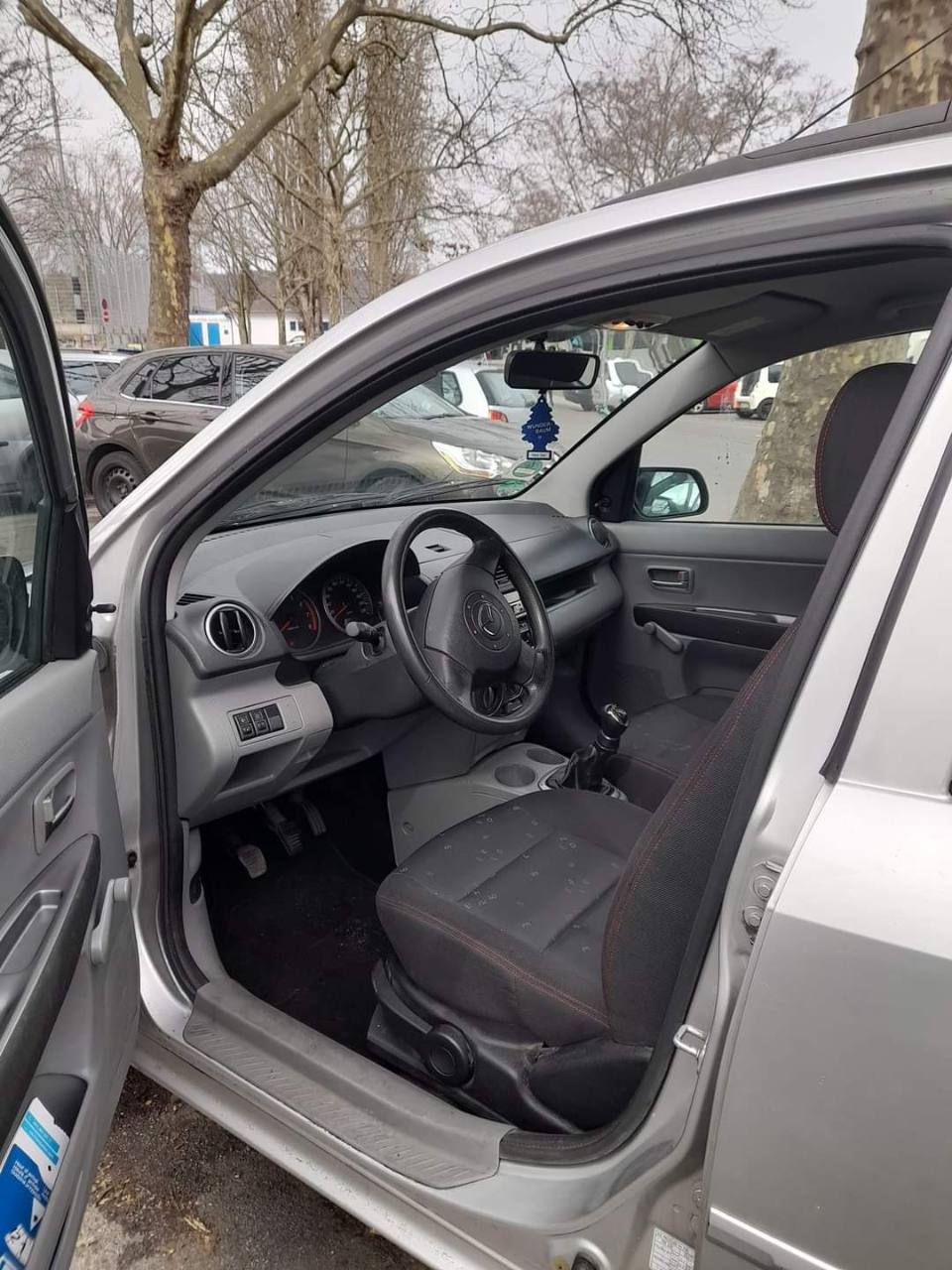 Mazda 2 - фото 5