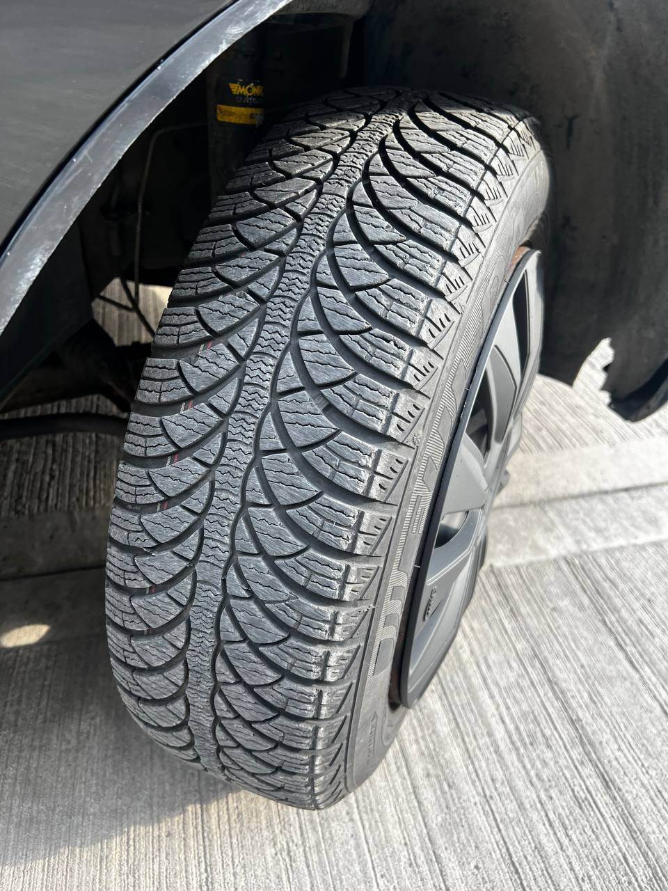 Renault Logan - фото 10