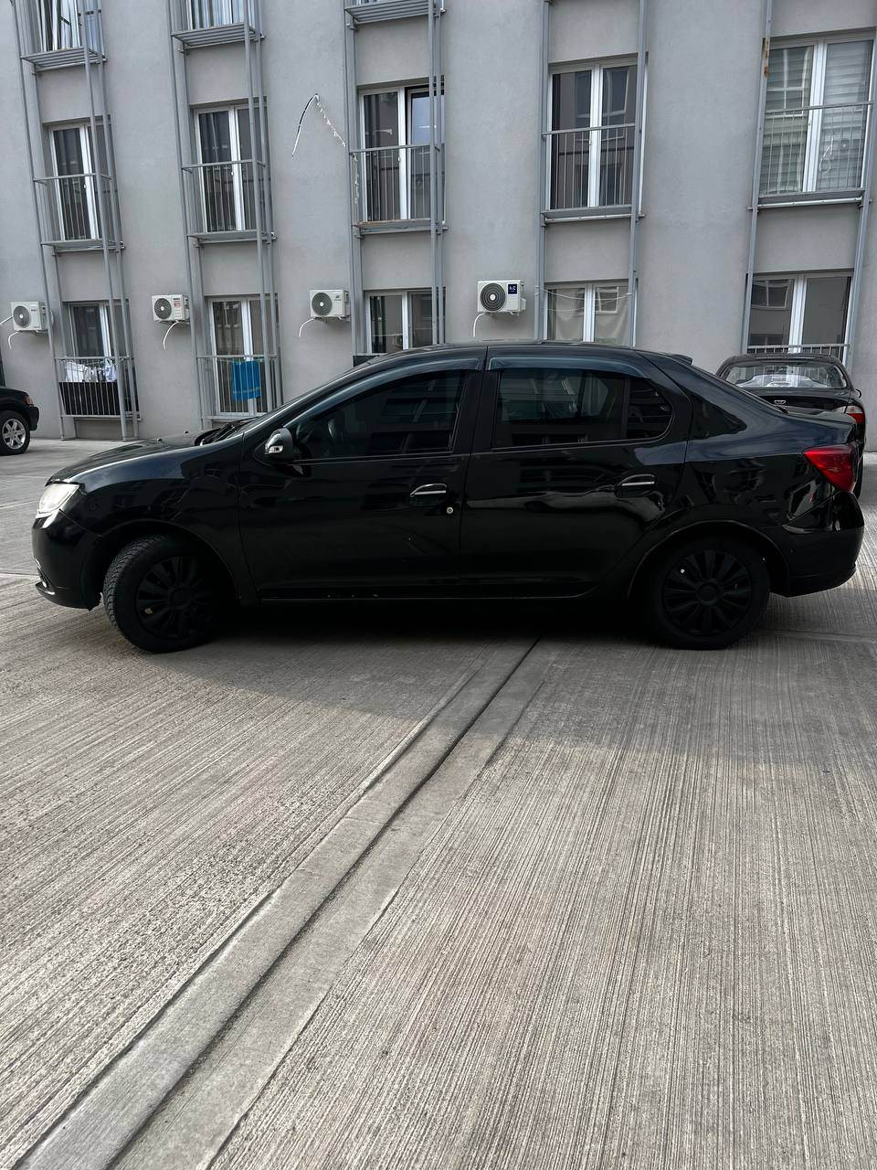 Renault Logan - фото 4